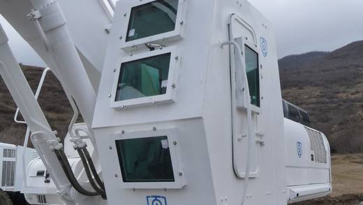 Engin blindé dédié au déminage mécanique