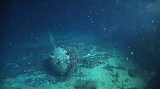 Épave immergée observée lors d'une inspection subaquatique