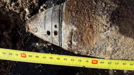 Identification et mesure d'une bombe aérienne pour caractérisation