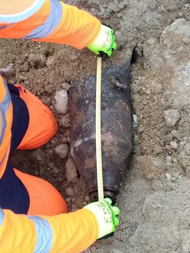 Mesure d'une bombe aérienne par un binôme d'opérateurs
