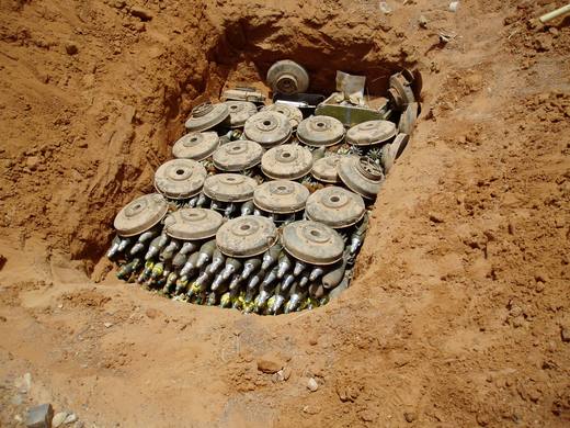 Mines disposées en fosse de destruction avant mise à feu contrôlée