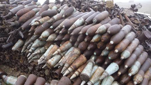 Munitions collectées et regroupées avant destruction