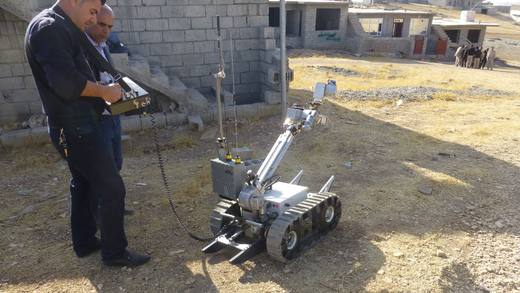 Robot EOD téléopéré déployé sur le terrain